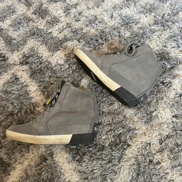 SOLD Sorel wedge sneakers - Picture 3 of 4